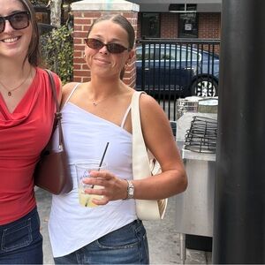 Meet your Posher, Nicole